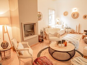 电视、壁炉、乒乓球