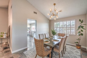 Dining - Hibbetts Pool, Hot Tub, Pool Table, LV Strip (Las Vegas)