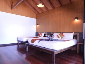 Deluxe Bungalow, 1 Bedroom, Sea View, Sea Facing | 1 bedroom, in-room safe, free WiFi, bed sheets - Relax Bay Resort (Ko Lanta)