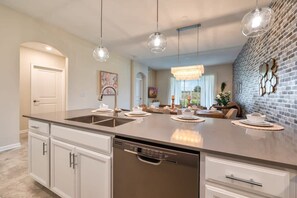 Interior - Modern Condo, Spacious Layout and Mickey Bedroom (Four Corners)