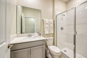 Bathtub, hair dryer, towels - Chic 3BR Modern Condo, Spacious & Mickey-Themed (Four Corners)