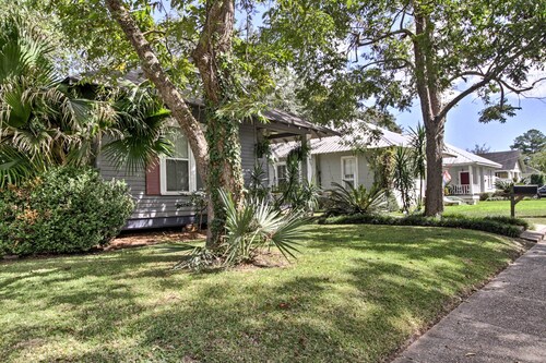 Historic Moss Point House w/ Loft - 6 Mi to Beach!