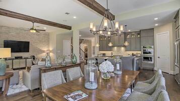 House (4 Bedrooms) | Front of property