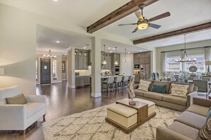 TV, DVD player, books - Family-friendly Brookshire Home w/ Game Room! (Katy)