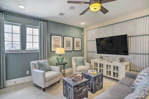 Interior - Family-friendly Brookshire Home w/ Game Room! (Katy)