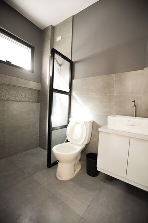 Design Studio, 2 Queen Beds | Bathroom | Slippers