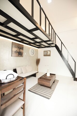 Family Studio, 2 Queen Beds | Soundproofing, iron/ironing board, free WiFi