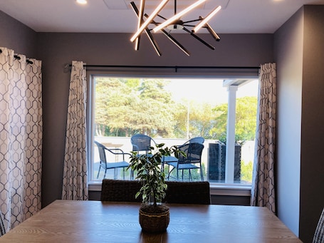 Dining. Green Lake 1st Line Lake View Home A with Central Air Conditioners