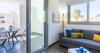 Kmeidos 1-Bedroom Apartment & Balcony in Larnaca