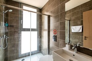 Hair dryer, towels - ★ Jay`s Penthouse 2-BR Apt W/ Terrace in Larnaca (Cyprus - Larnaca)