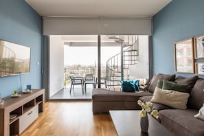 TV - ★ Jay`s Penthouse 2-BR Apt W/ Terrace in Larnaca (Cyprus - Larnaca)
