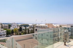 Property grounds - ★ Jay`s Penthouse 2-BR Apt W/ Terrace in Larnaca (Cyprus - Larnaca)