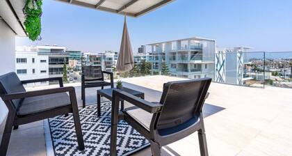 ★ Jay`s Penthouse 2-BR Apt W/ Terrace in Larnaca