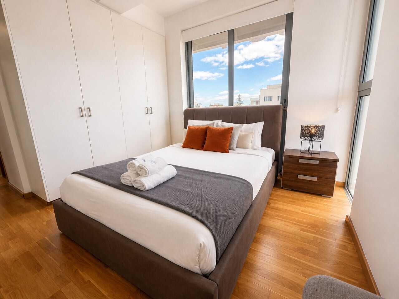 2 dormitorios, tabla de planchar con plancha, wifi y ropa de cama