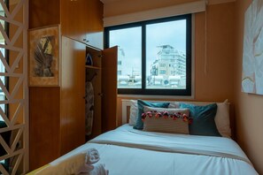 1 bedroom, iron/ironing board, WiFi, bed sheets - Johny`s Spot - 1BR Apartment & Balcony in Larnaca (Cyprus - Larnaca)