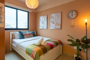Iron/ironing board, WiFi, bed sheets