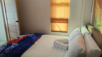 1 habitación, tabla de planchar con plancha, wifi gratis y ropa de cama