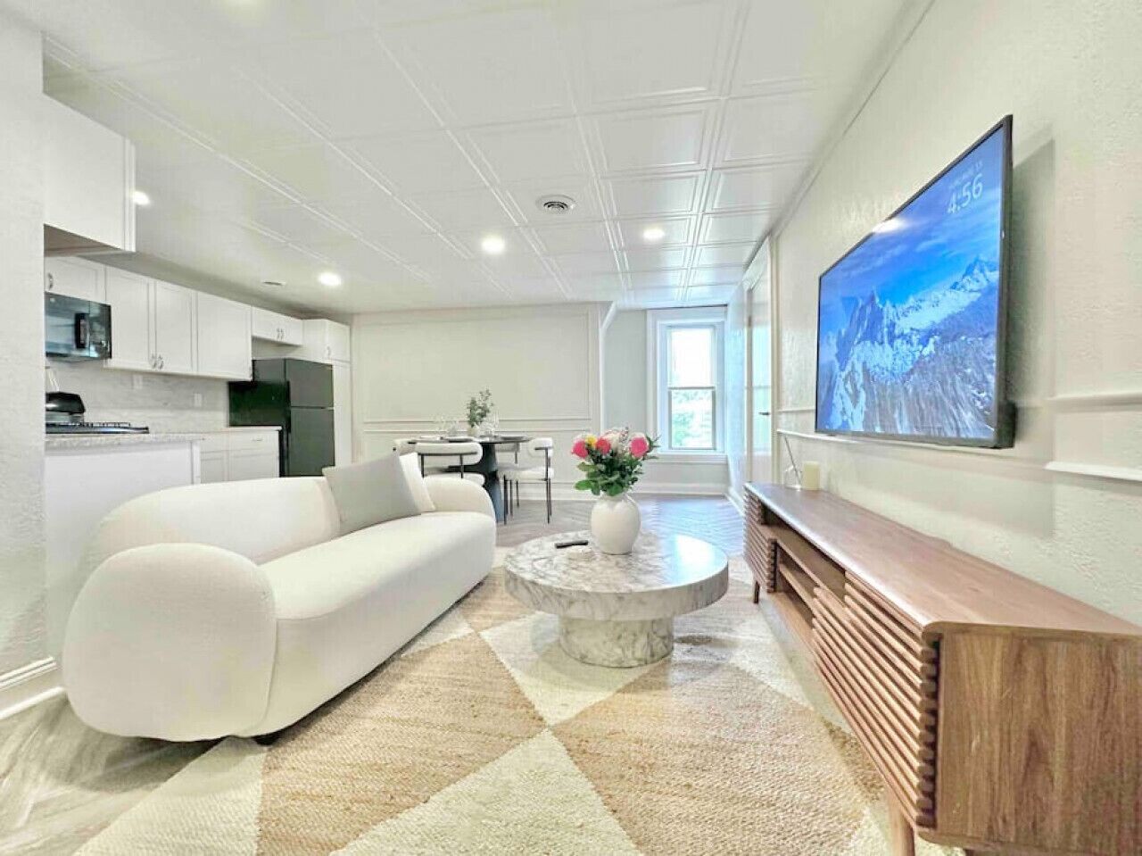 Luxe Highland Park Apt | The Elliott Mansion