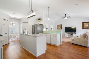 Interior - Pelican Palm - The perfect holiday stay! (Palm Coast)