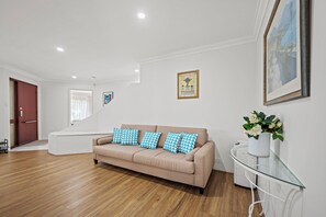 Smart TV, table tennis, books, stereo