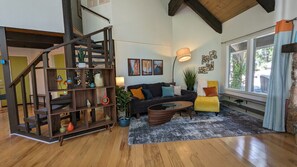 Smart TV, fireplace, stereo