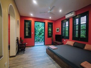 In-room safe, desk, free WiFi - Tonkin782Homestay (Hanoi)