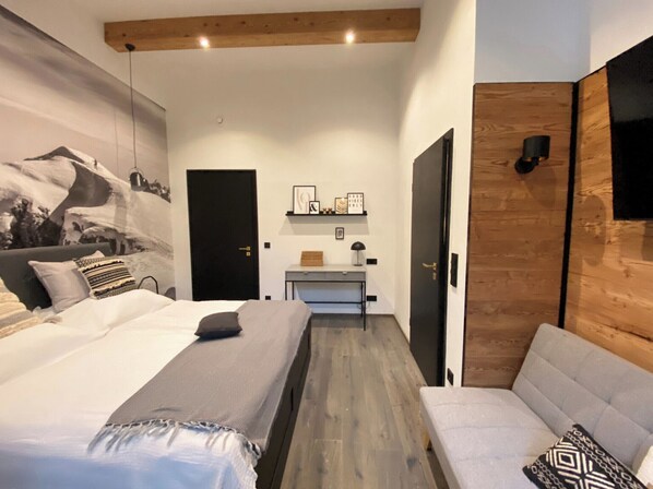 1 室のベッドルーム、デスク、WiFi (無料)、ベッドシーツ