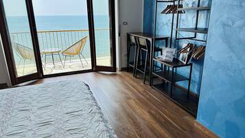 Design Studio | 1 bedroom, Egyptian cotton sheets, premium bedding, down comforters