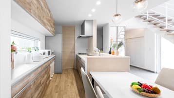 Full-size fridge, microwave, stovetop, electric kettle
