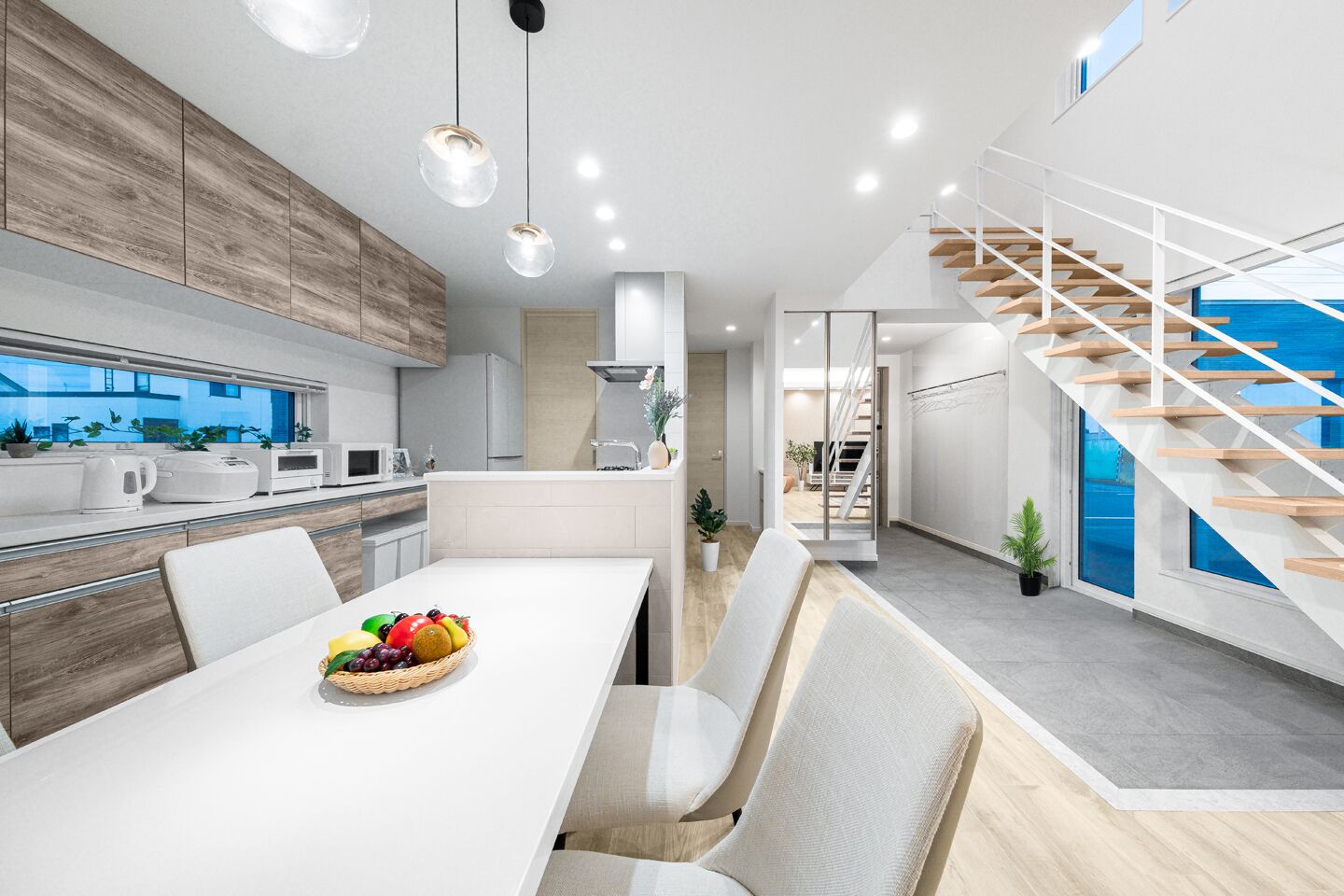 Refrigerador con congelador, microondas y parrilla de estufa 