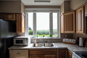 Microondas, horno, parrilla de estufa y molino para café 