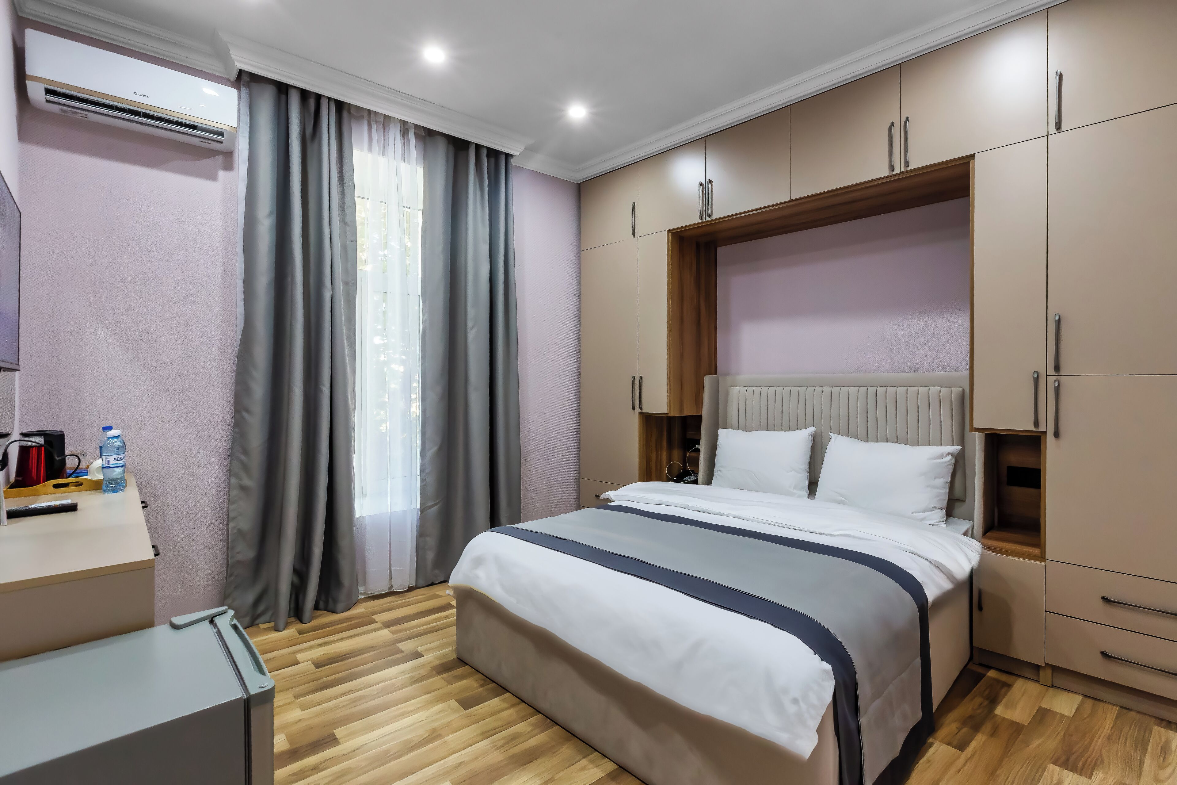 Standard Double Room | Hypo-allergenic bedding, minibar, in-room safe, soundproofing