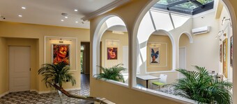 Hillside City Center Hotel