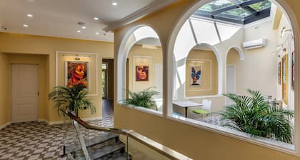 Hillside City Center Hotel