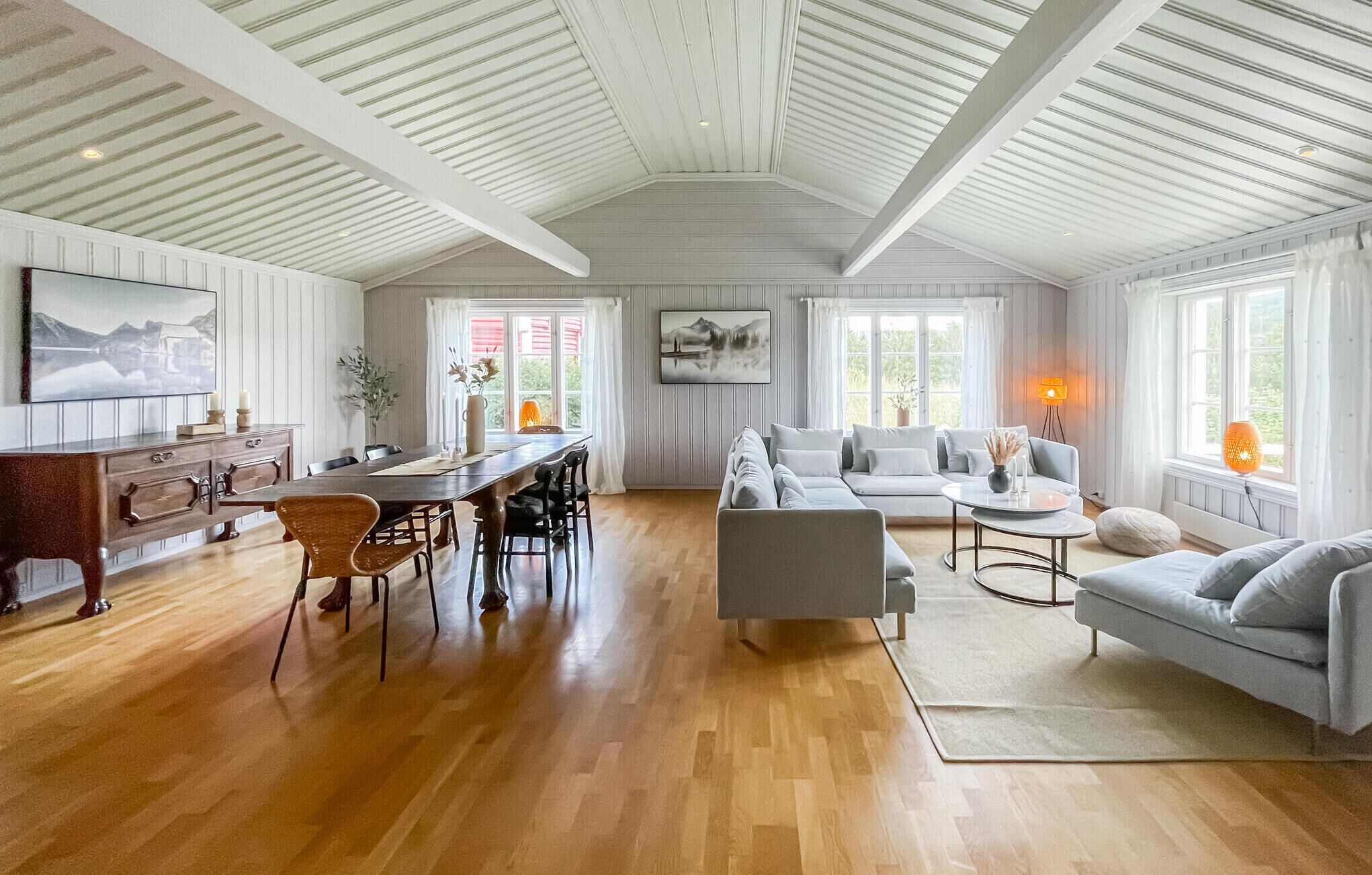 Una Smart TV, una chimenea