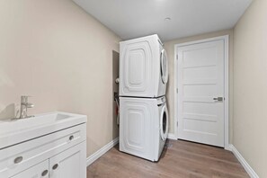 Interior - The W Loft Penthouse with Pool Gym 2 Balconies (Wyandotte)