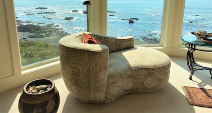 Where Views, Stars & Wildlife Meet: Your Secluded Cliffside Escape Awaits!