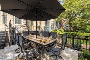 Outdoor dining - Luxury 4-BR+Parking | Heart of DC | Steps to Metro (Washington)