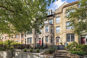 Exterior - Luxury 4-BR+Parking | Heart of DC | Steps to Metro (Washington)