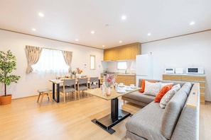 Living area - PEACE OF REST  SHIRAHAMA (Shirahama)