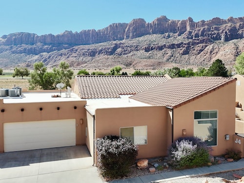 Rim Village I Private Hot Tub I Garage I Pool I Trailer Parking Nearby
