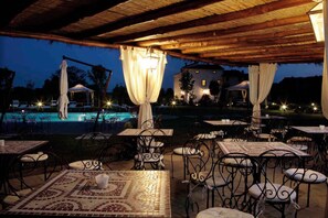 屋外ダイニン  グエリア