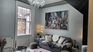 Living area - Luxury, Spacious one Bedroom Apartment in Lovely Quiet Courtyard, Town Location (Belper)