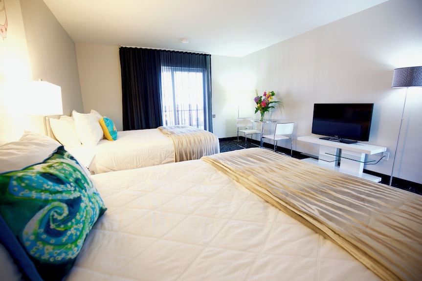 Direct Beach Access! 2 Queen Beds Private Balcony, Plus An Ocean To The Left. - Cape May, NJ