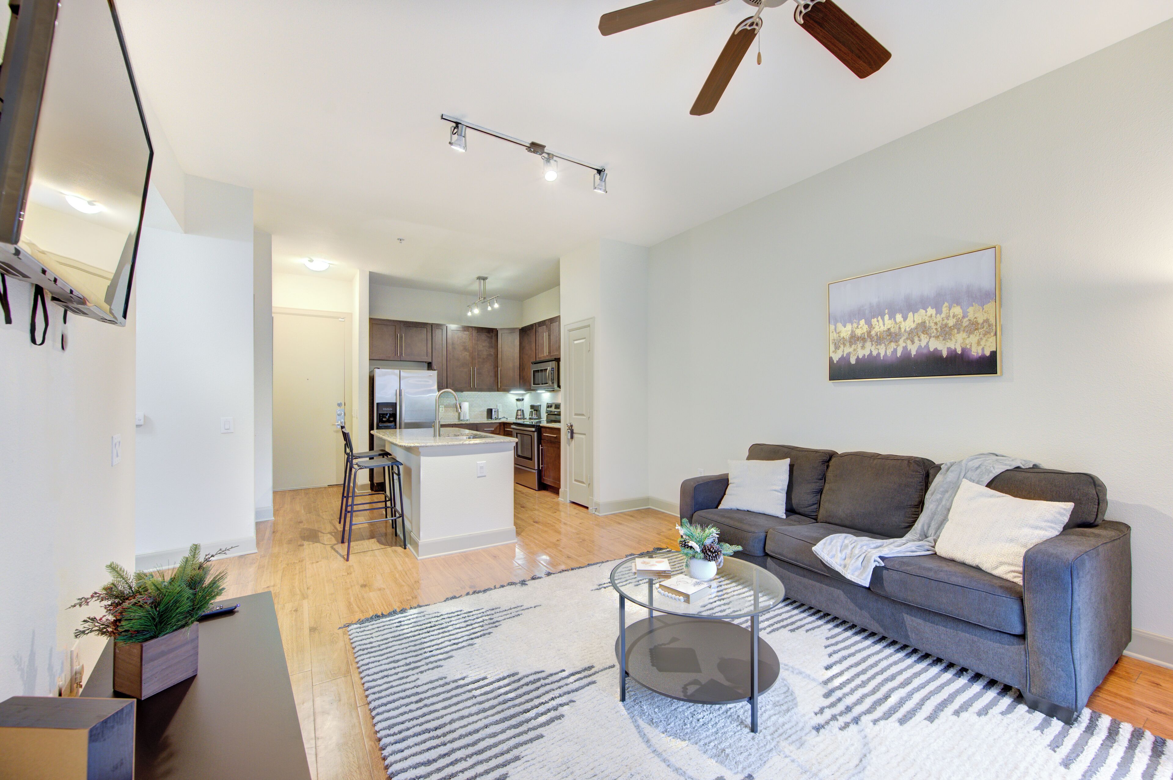 Beautiful 1Br/NRG/Pool/Wi-Fi/PetsOK/Garage parking