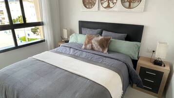 2 slaapkamers, een strijkplank/strijkijzer, gratis wifi, beddengoed