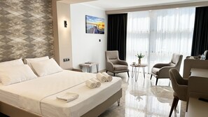 Habitació estàndard | Roba de llit d'alta qualitat, caixa forta a l'habitació i escriptori 