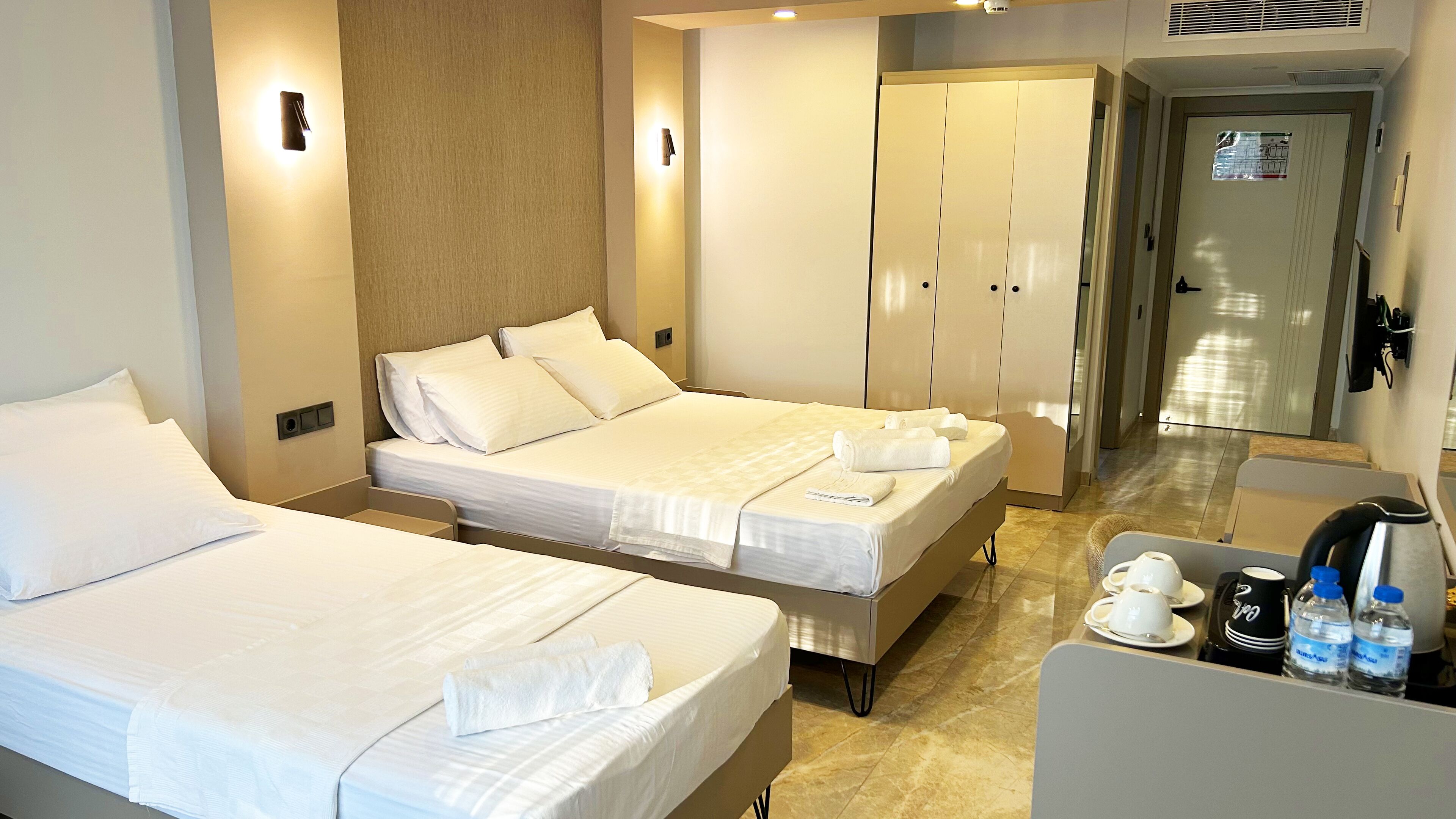 Zimmersafe, schallisolierte Zimmer, Bügeleisen/Bügelbrett