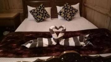 Deluxe Double Room | Free WiFi, bed sheets