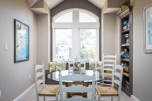 Dining - Corolla Light Soundfront with Pool, Hot tub & more! (Corolla)